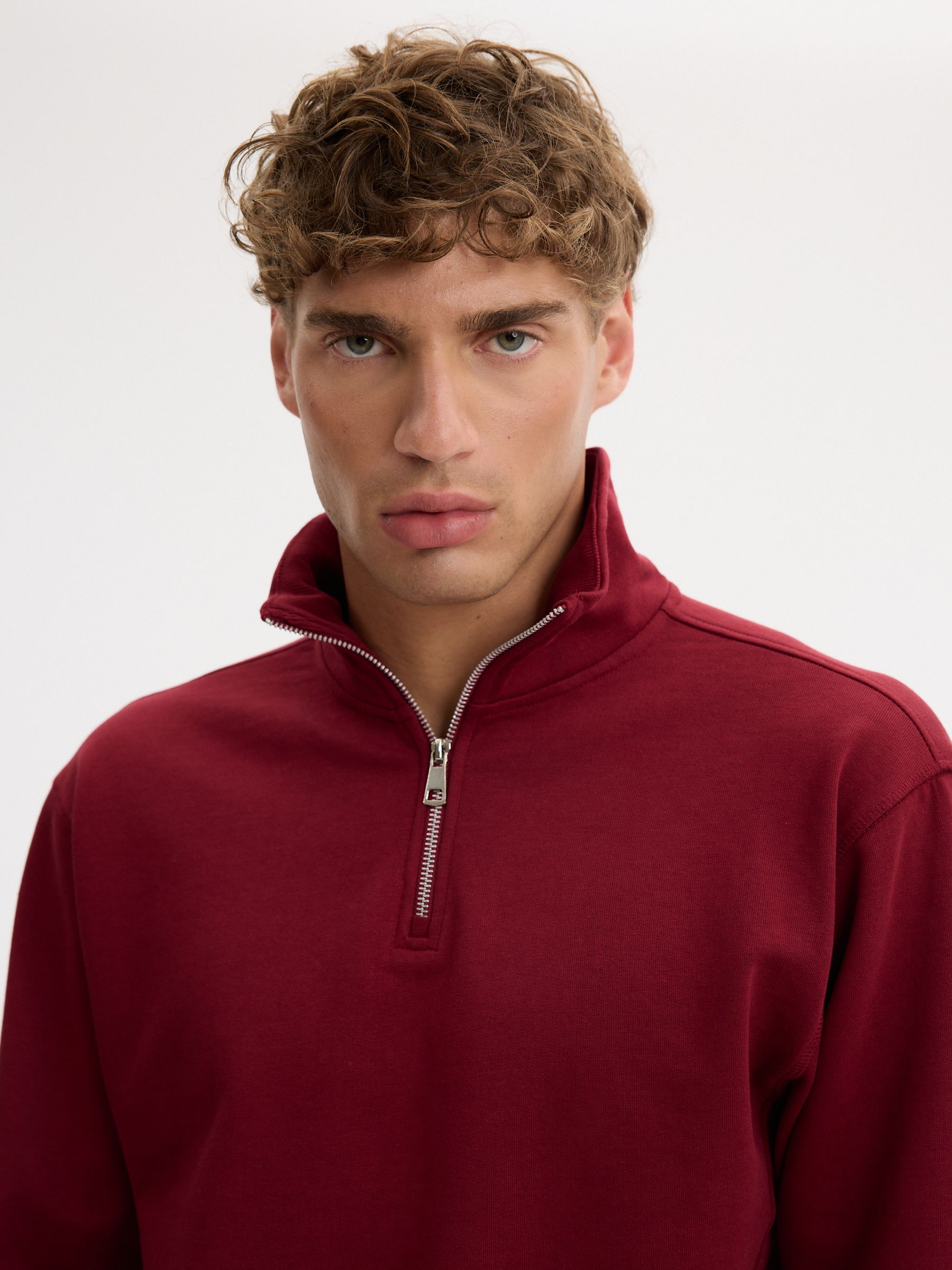 Plain zip-up mock-neck sweatshirt garnet middle front view