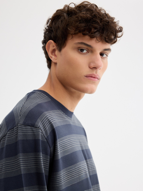 Oversize striped t-shirt navy detail view
