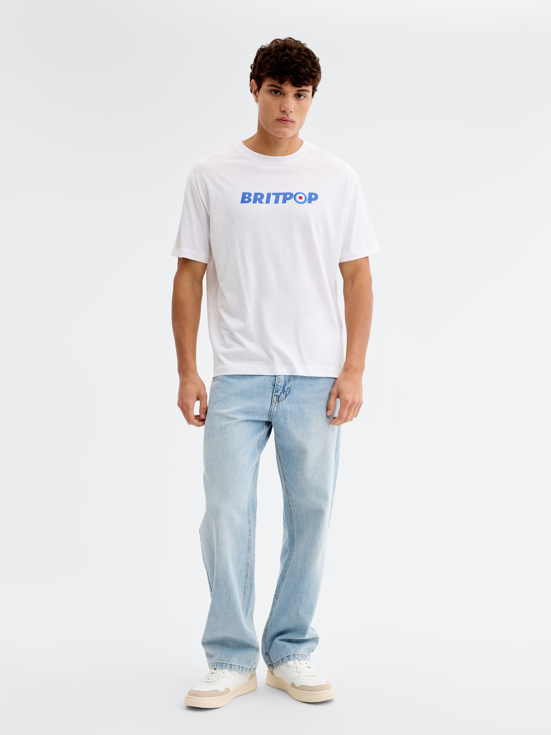 Oversize britpop t-shirt white middle front view