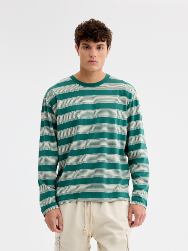 Oversize striped t-shirt dark green middle front view