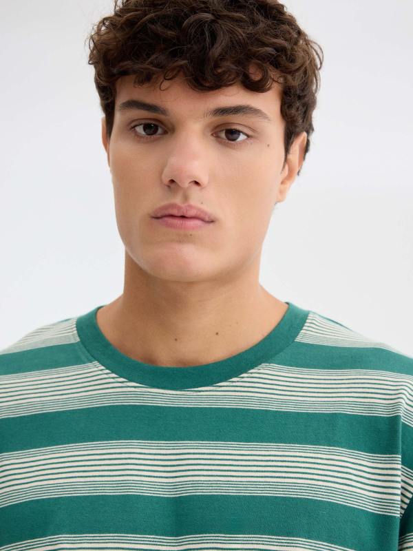 Oversize striped t-shirt dark green detail view