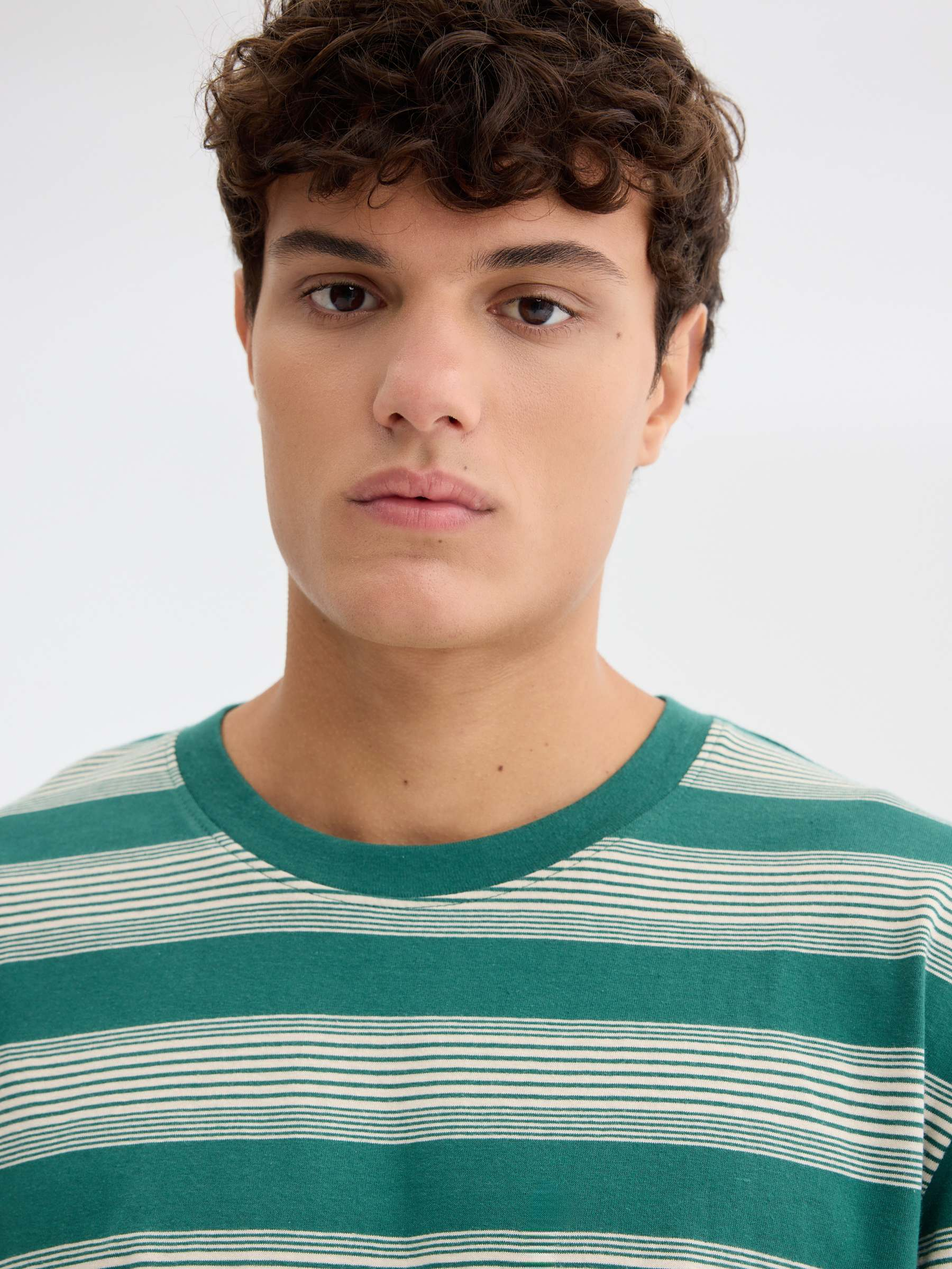 Oversize striped t-shirt dark green middle front view