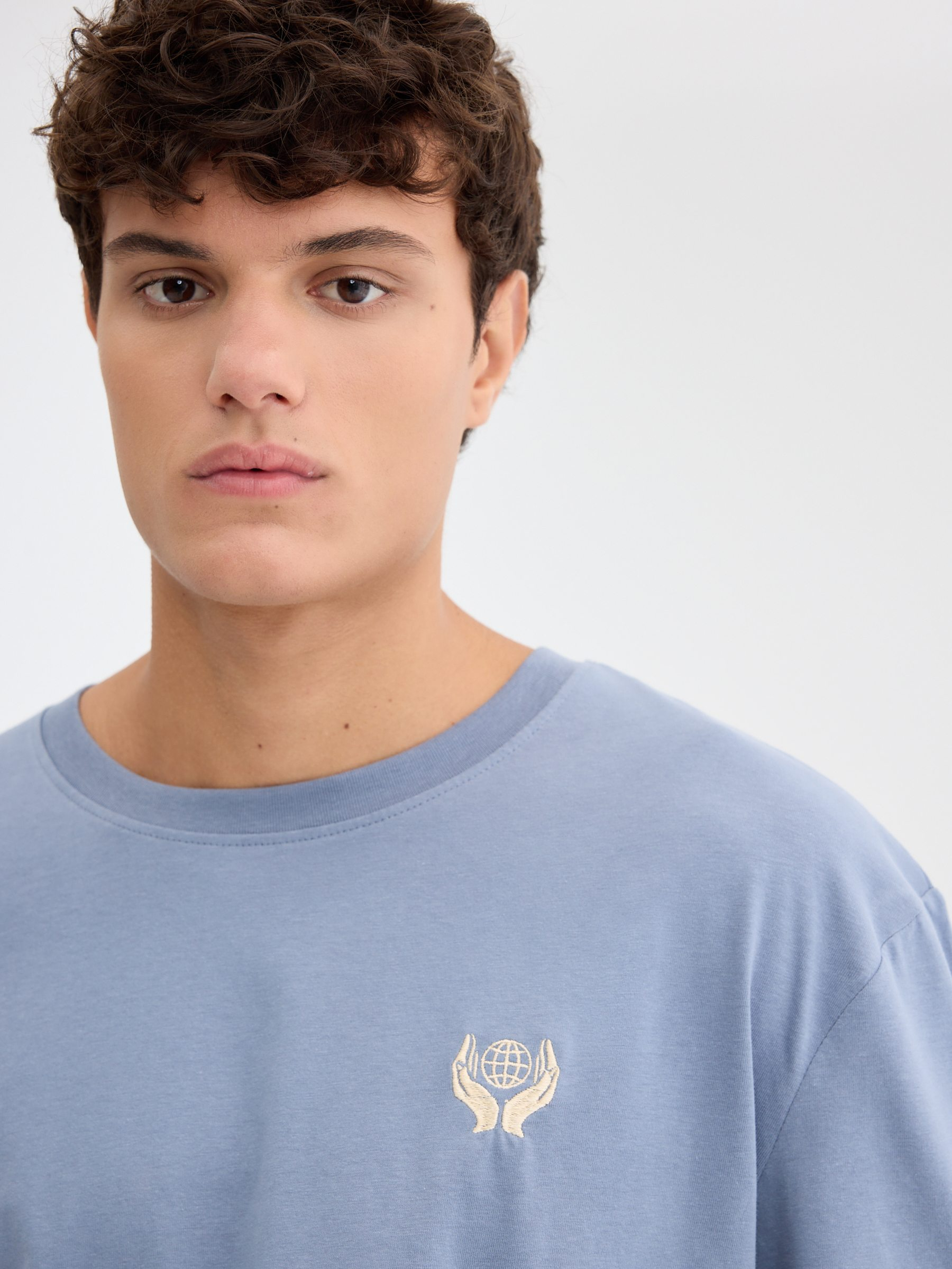 Camisola manga comprida mundo azul vista meia frontal