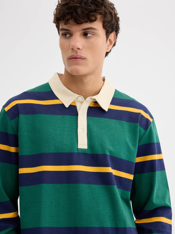 Polo manga comprida riscas verde escuro vista detalhe