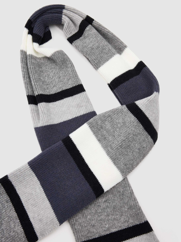 Basic striped scarf multicolor detail view