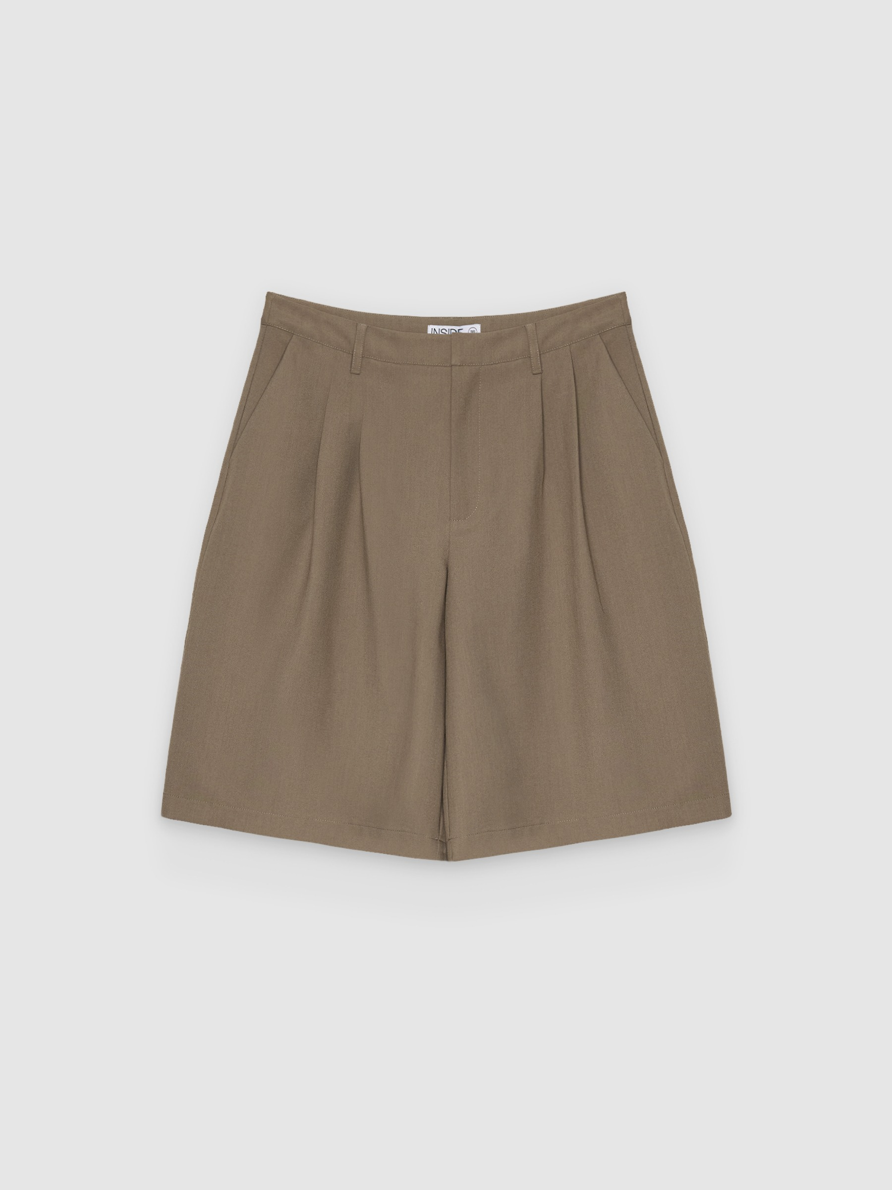 Flowy high-waisted pleated Bermuda shorts taupe middle front view