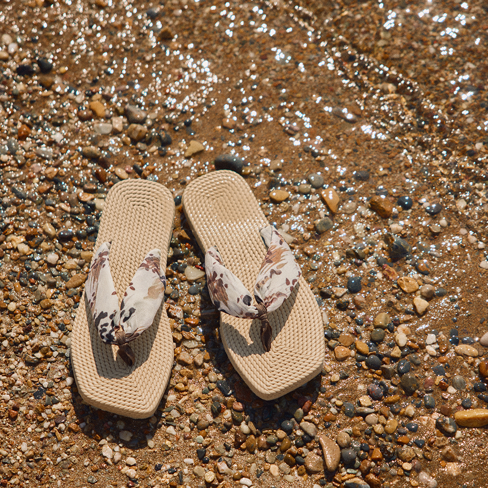 Flip flops INSIDE