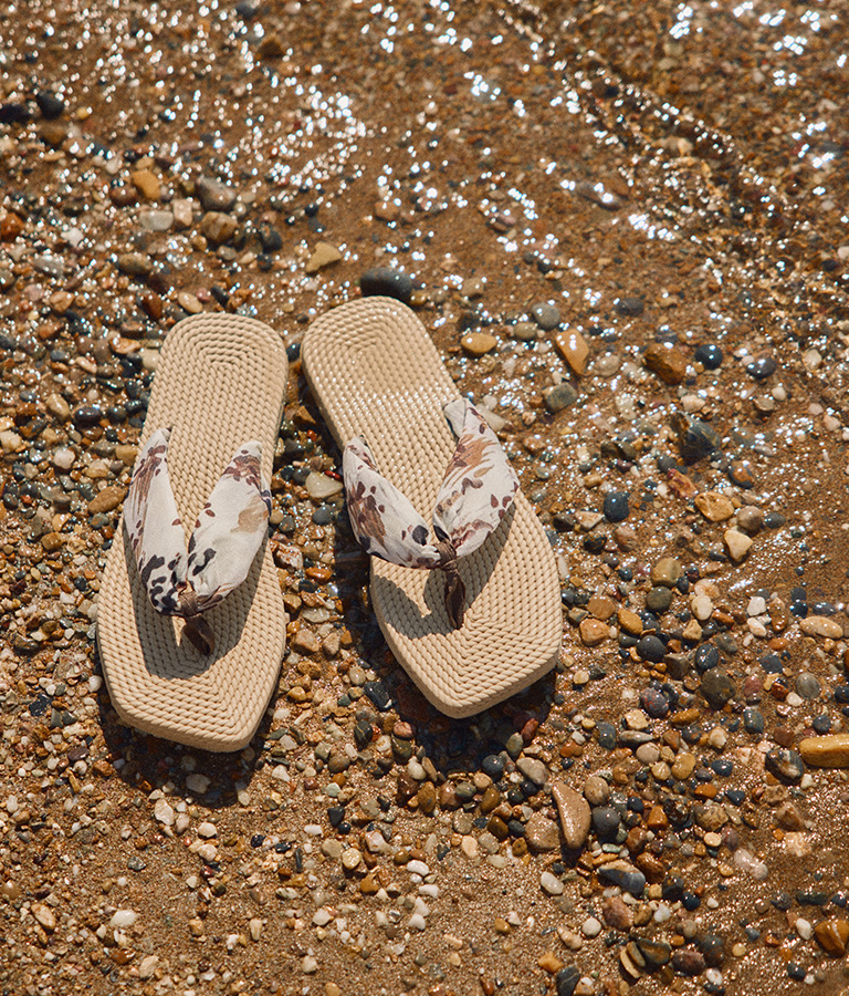 Flip flops INSIDE