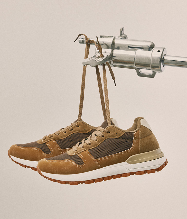 Sneakers  INSIDE